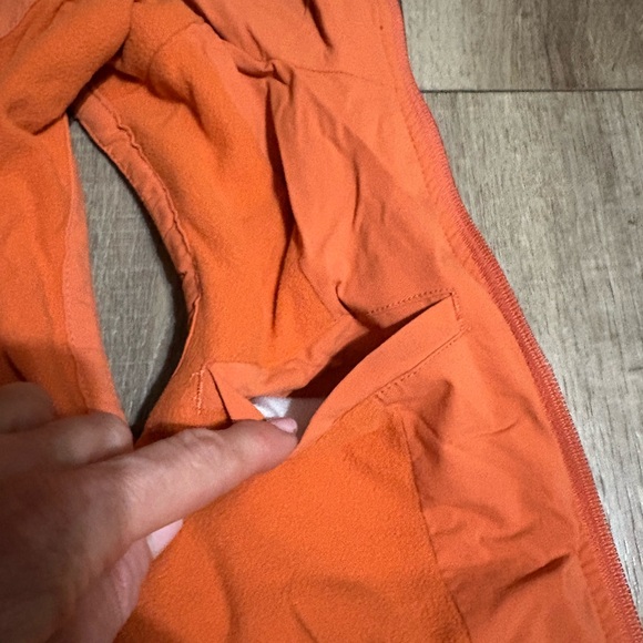 Lucy Travel Ready Vest Fleece Lined Size Medium Orange - Picture 7 of 9